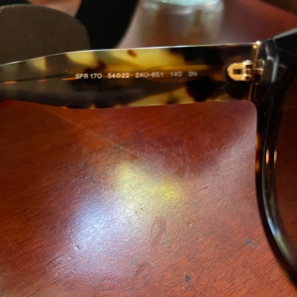 Prada sunglasses with case & cloth - Picture 7 of 11